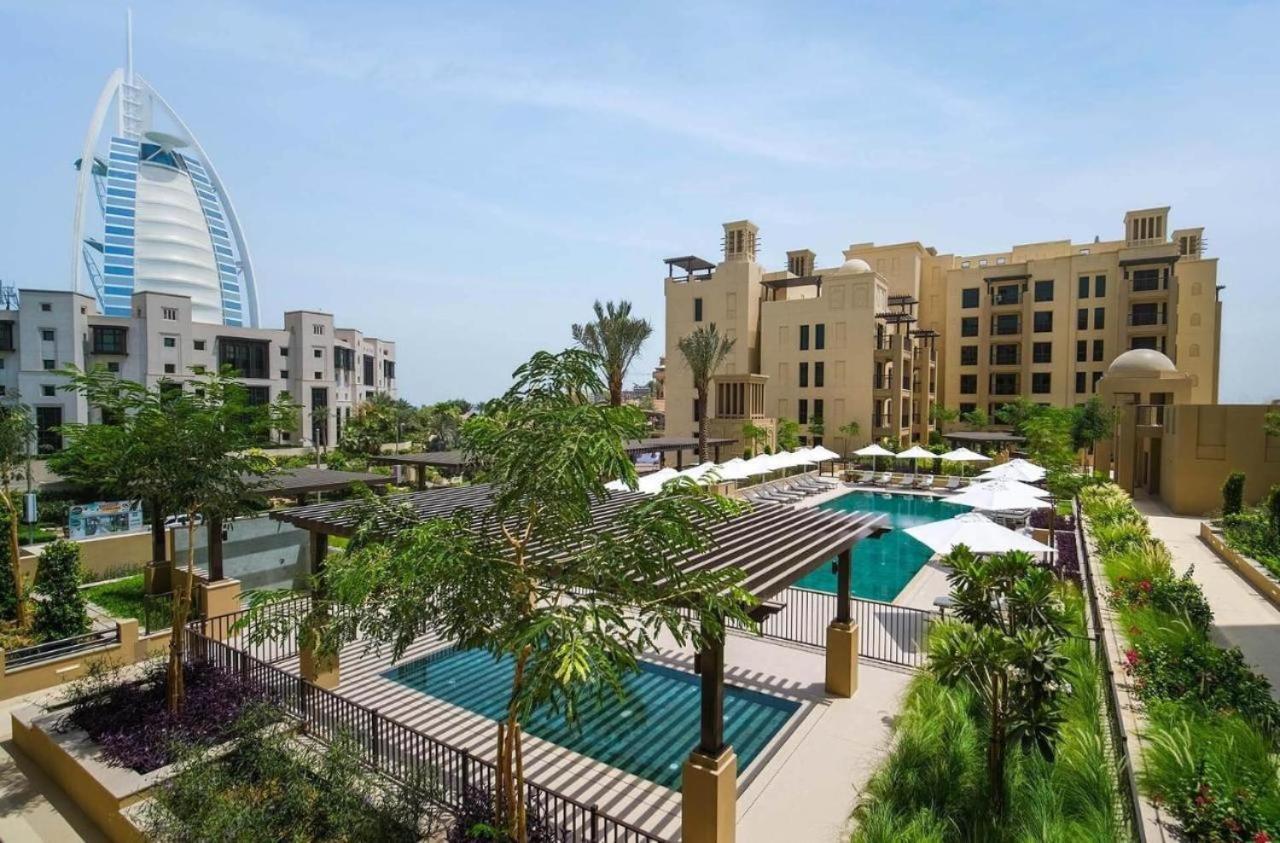 Luxury One Bedroom Dubai Exterior foto