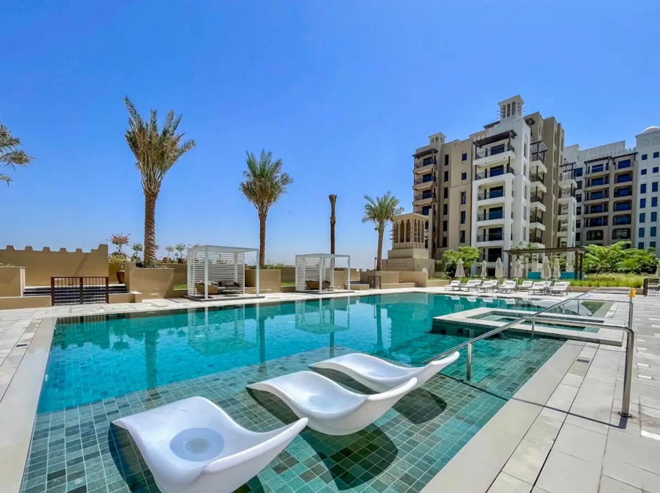 Luxury One Bedroom Dubai Exterior foto